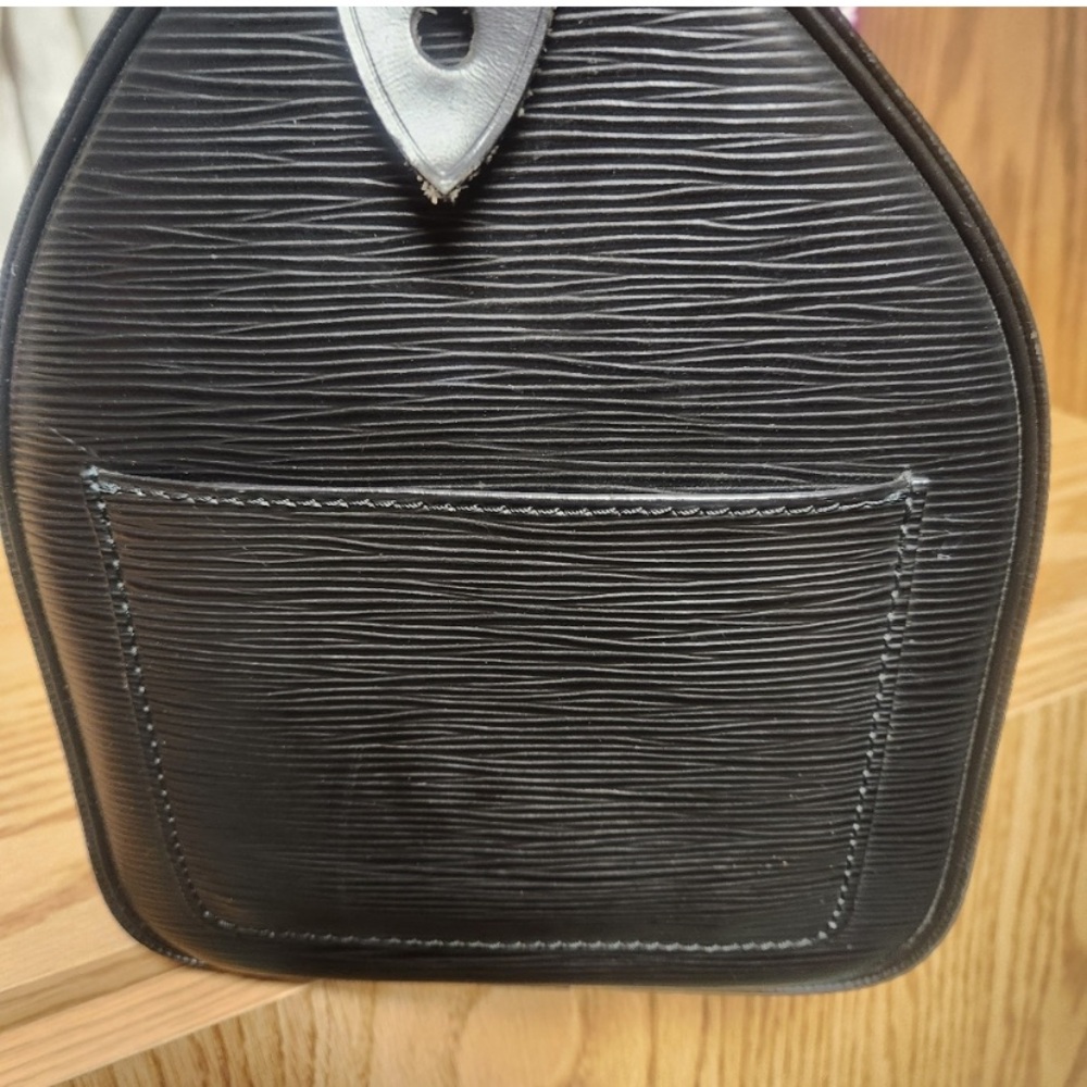 LOUIS VUITTON: Epi black speedy 30 - Picture 4 of 16